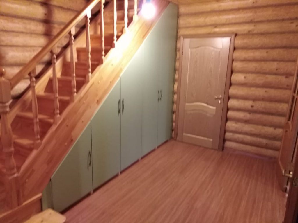 Лестница шкаф на чердак в частном доме