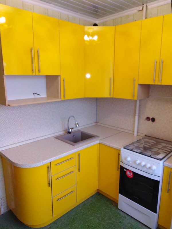Маленькая кухня в желтом цвете - Мебельная фабрика Адалит