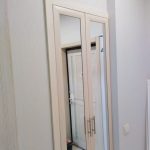 Гардеробная с встроенными распашными дверьми - Мебельная фабрика Адалит