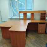 Мебель в офис (шкаф купе корпусной, столы рабочие, тумбы)
